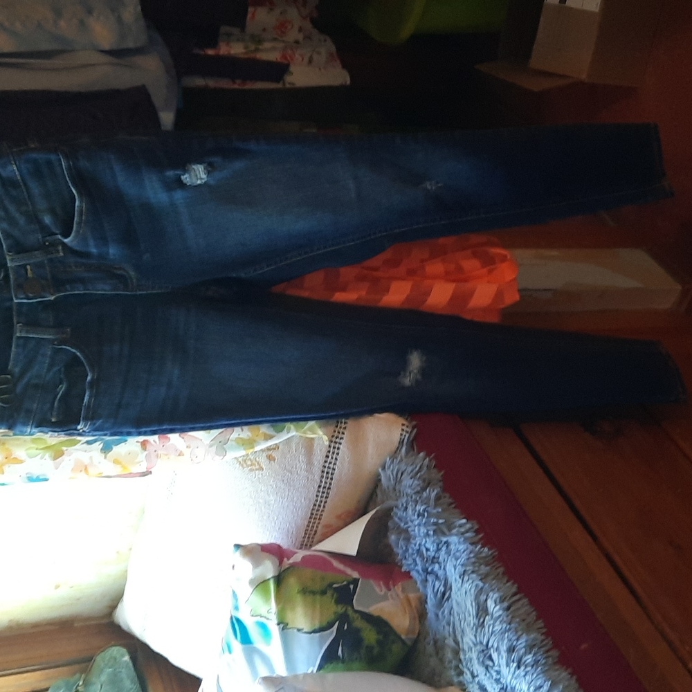 Juniors size 4 Time and Tru distressed skinny jeans